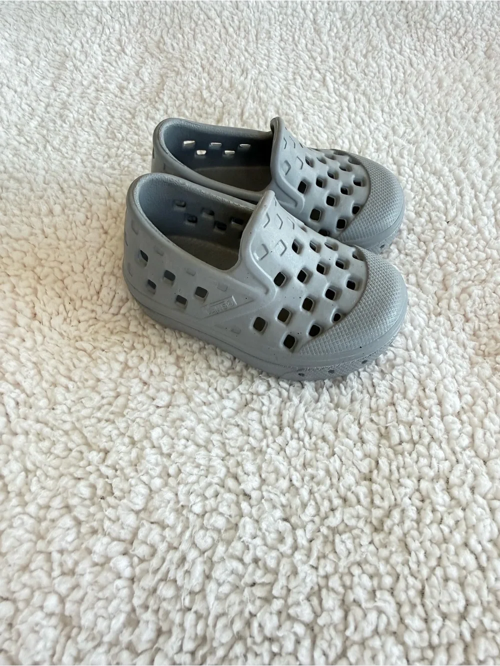 “SIZE 2C” NEW Vans Trek Slip-Ons